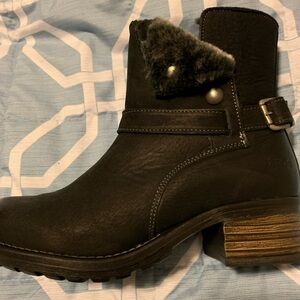 Taos  leather boots for women’s NWT